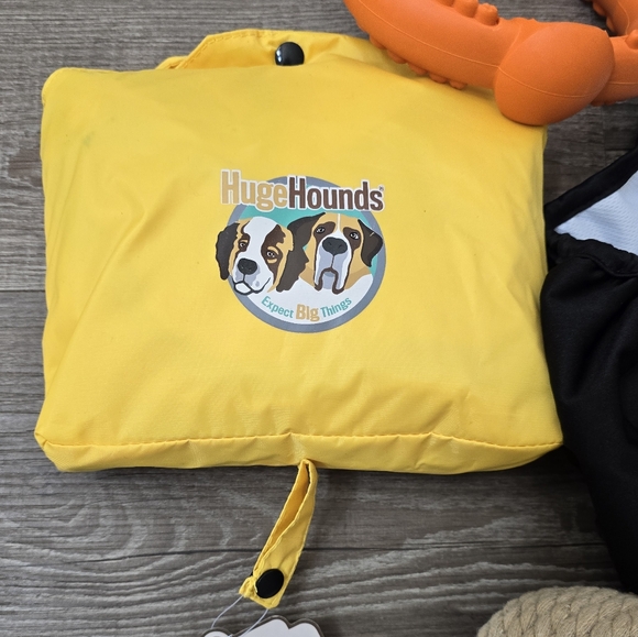 XL dog set windbreaker, floatie' 2 cloth diapers, chew toy and 2 roped balls - Picture 3 of 5